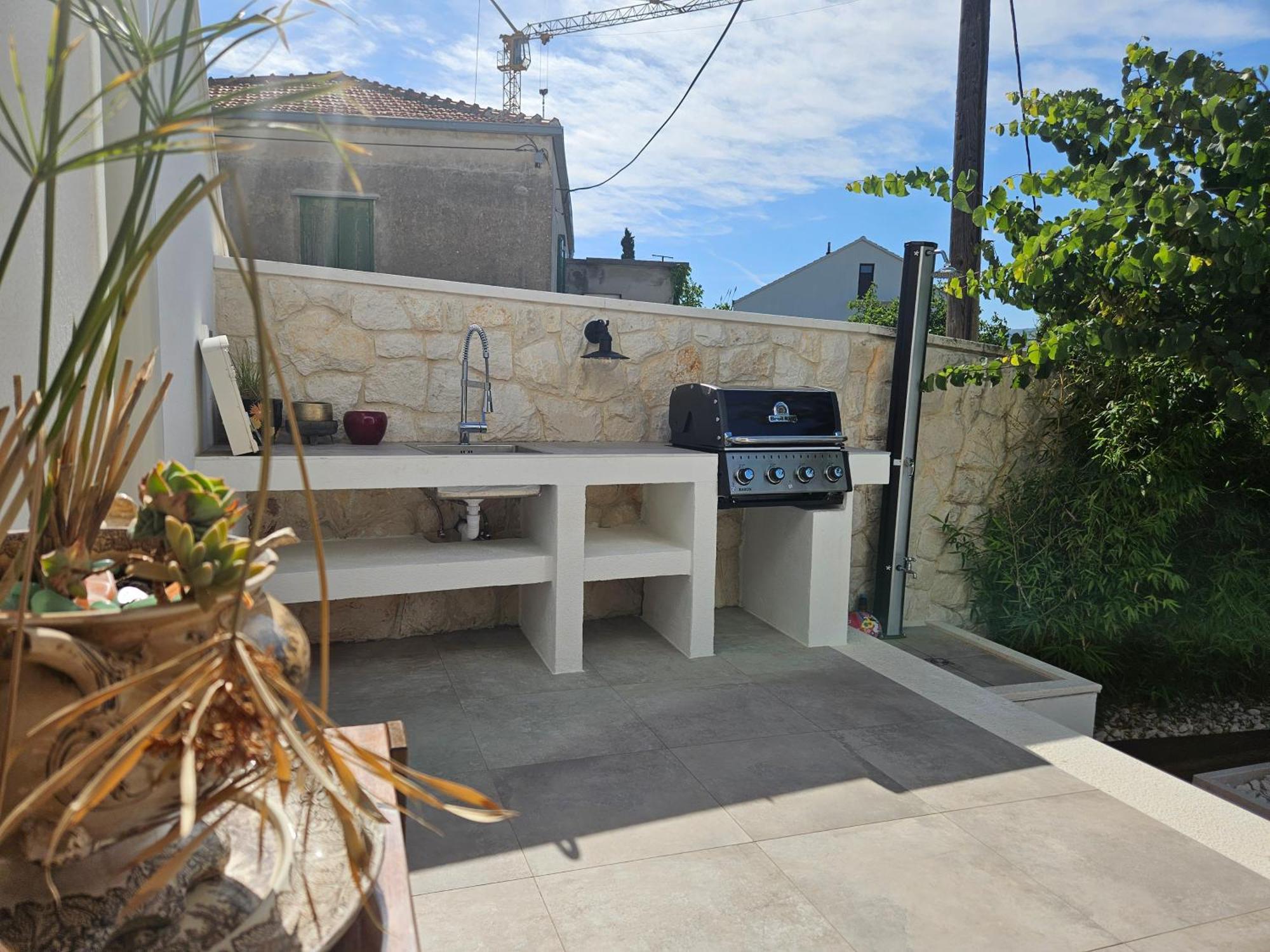 The Three Flowers Pool House Трогир Екстериор снимка