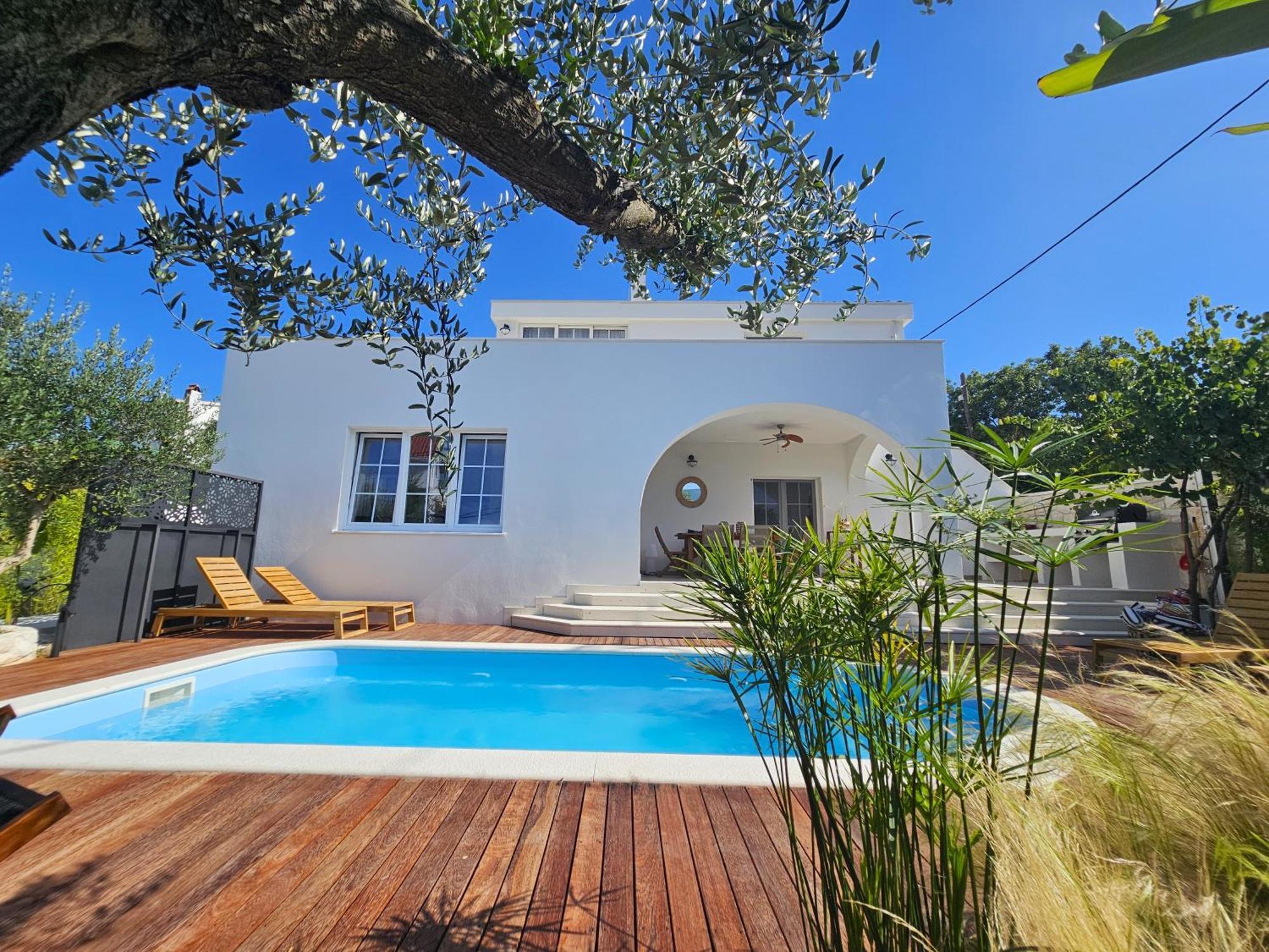 The Three Flowers Pool House Трогир Екстериор снимка