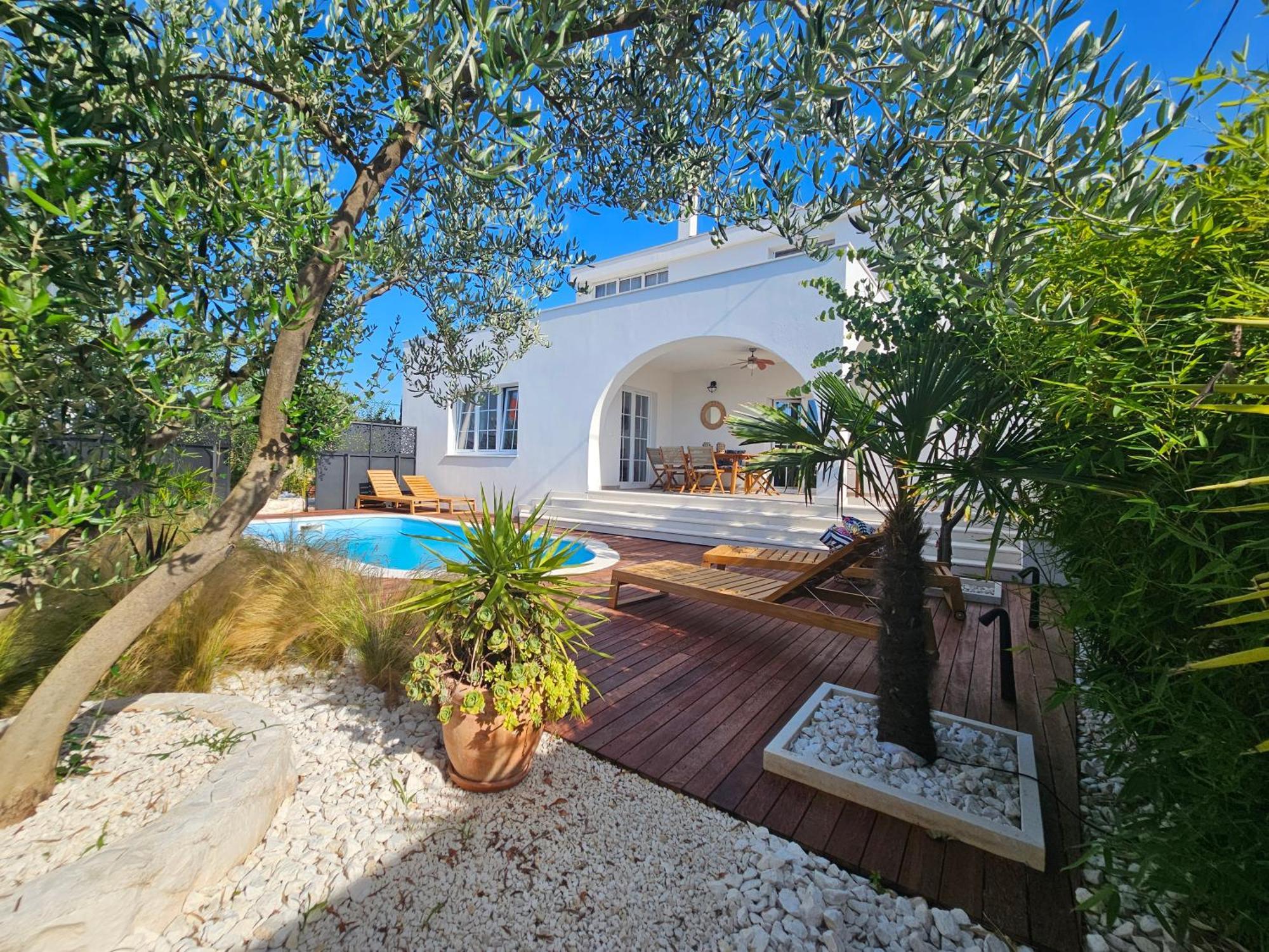 The Three Flowers Pool House Трогир Екстериор снимка