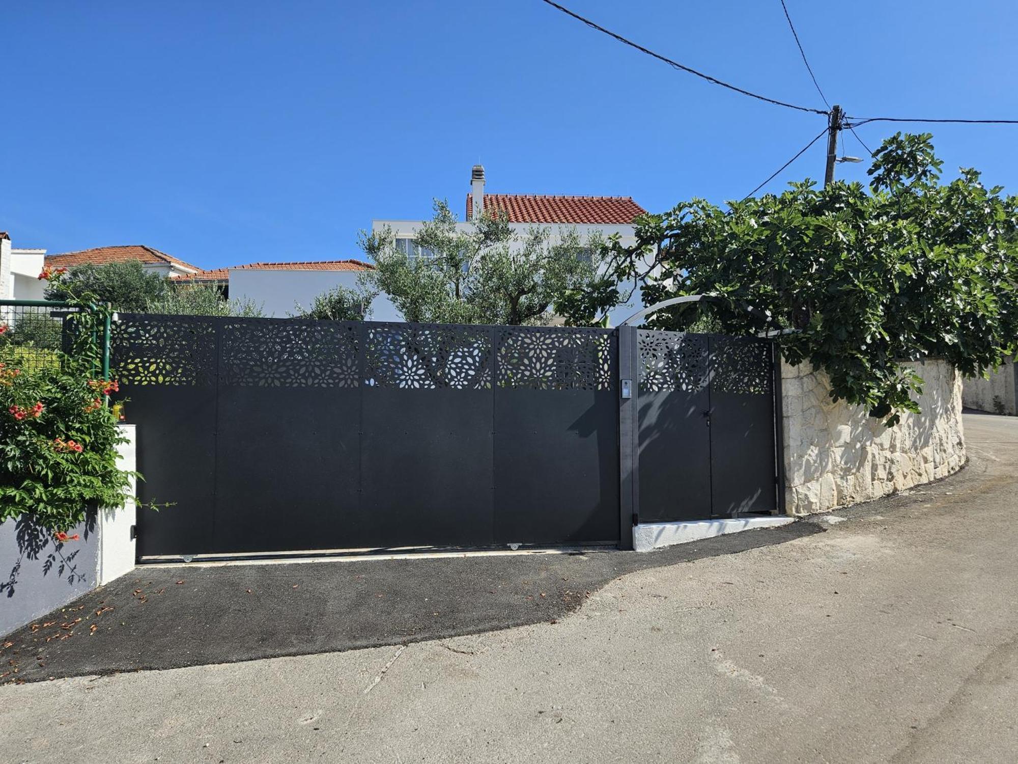 The Three Flowers Pool House Трогир Екстериор снимка