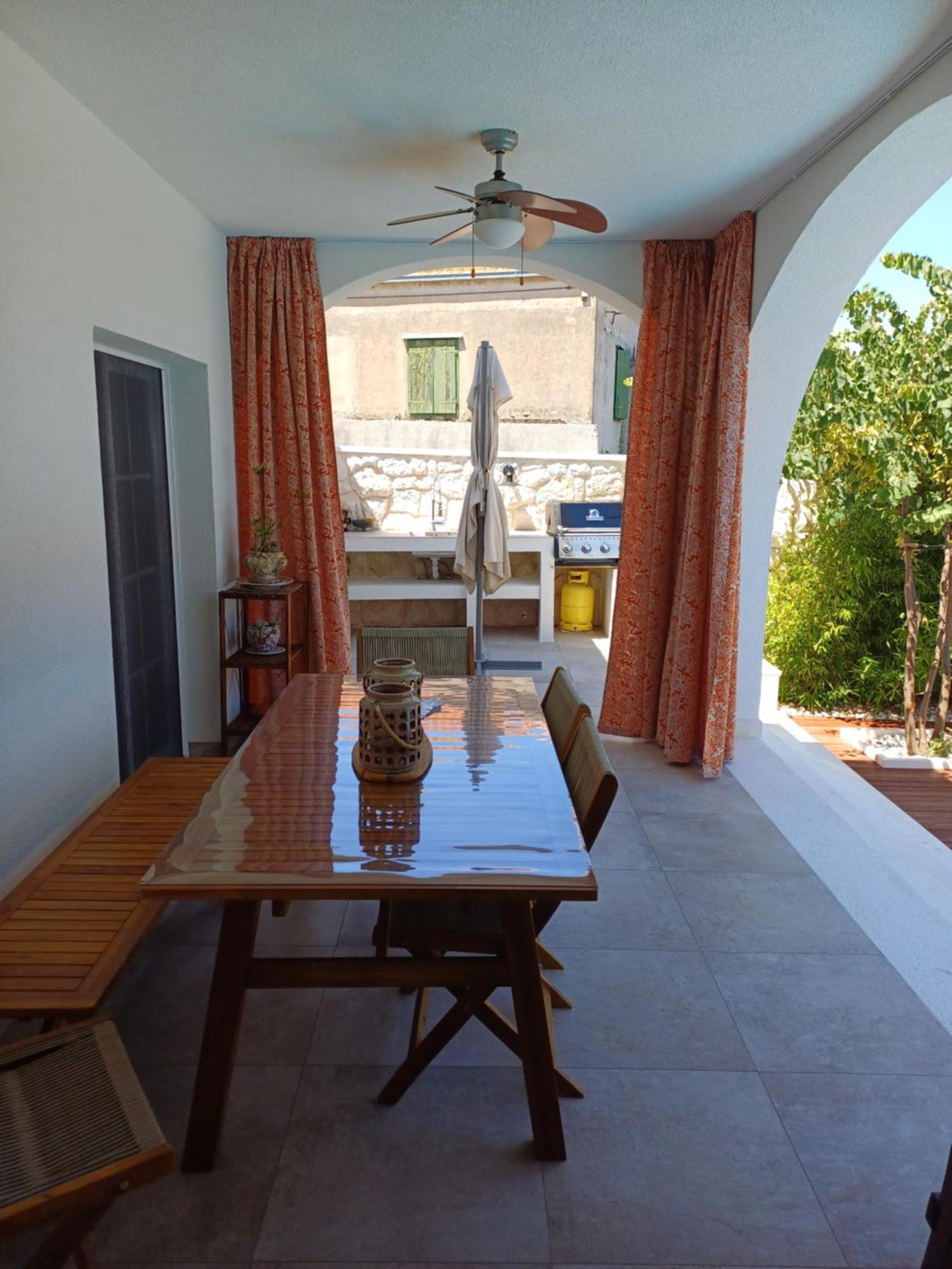 The Three Flowers Pool House Трогир Екстериор снимка