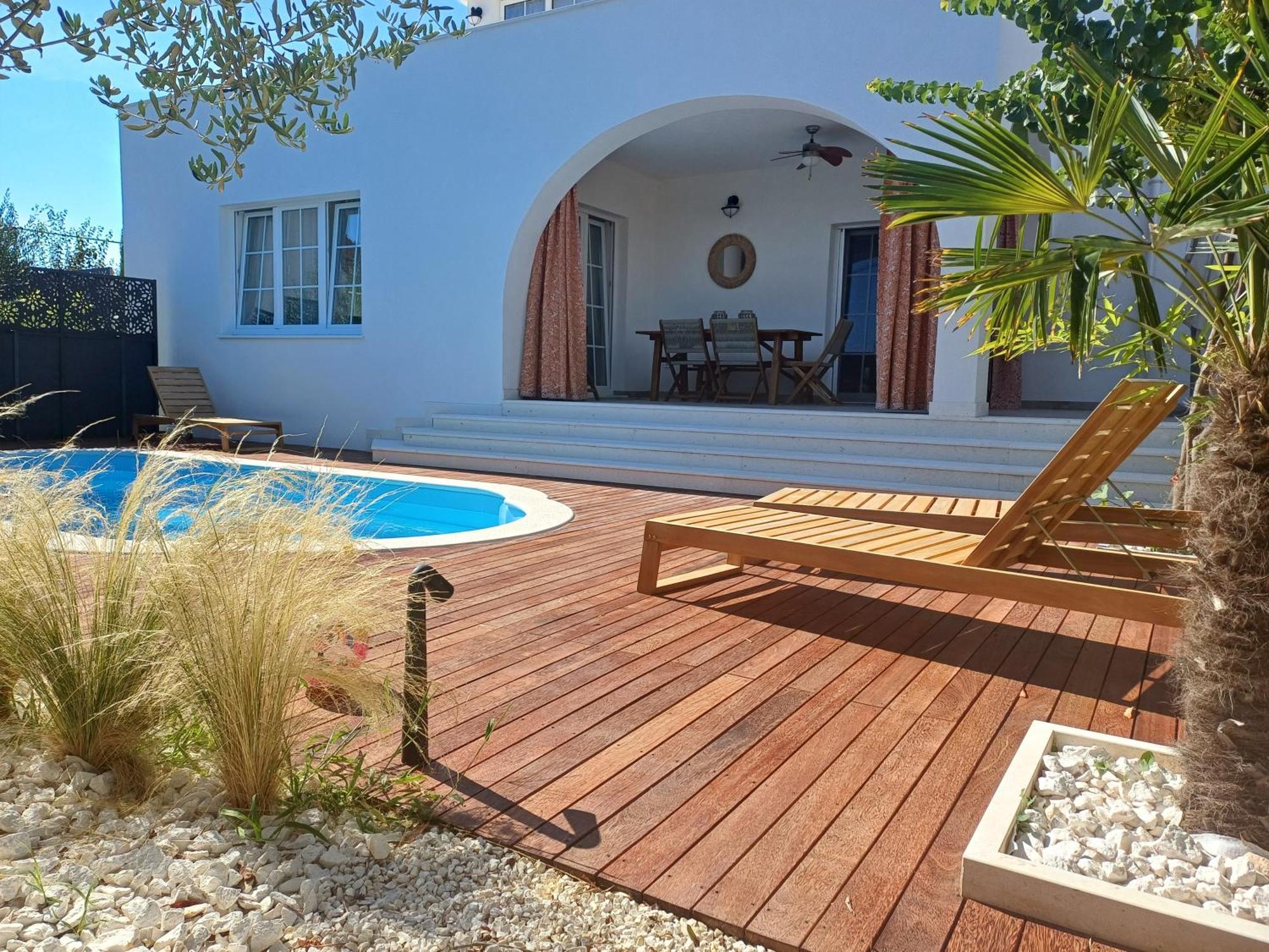 The Three Flowers Pool House Трогир Екстериор снимка